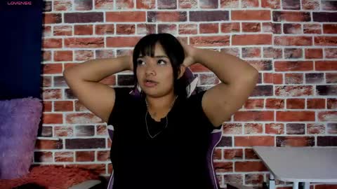 Snapshot of sienna_lux01 chatting on May 2026 02:19:01 AM sienna_lux01 online show from May 2026 02:19:01 AM