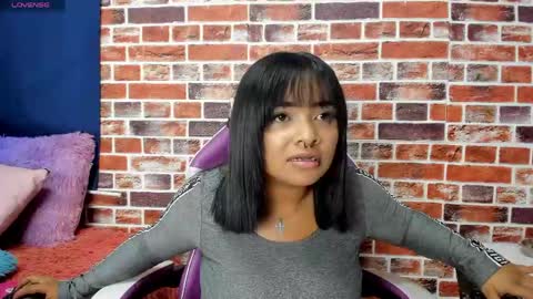 Snapshot of sienna_lux01 chatting on May 2026 02:19:02 AM sienna_lux01 online show from May 2026 02:19:02 AM