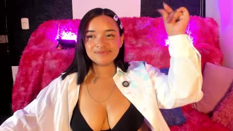 Snapshot of sienna_lux01 chatting on May 2026 03:04:02 AM sienna_lux01 online show from May 2026 03:04:02 AM