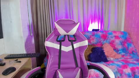 Snapshot of sienna_lux01 chatting on June 2026 04:07:02 AM sienna_lux01 online show from June 2026 04:07:02 AM