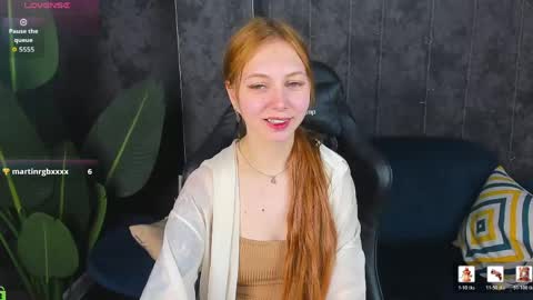 Snapshot of sienna_nyx chatting on May 2026 09:05:01 AM Sienna online show from May 2026 09:05:01 AM