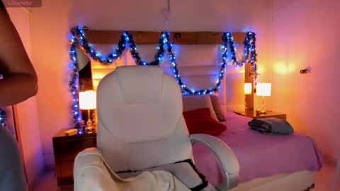 Sienna  online show from November 2025 11:43:02 AM