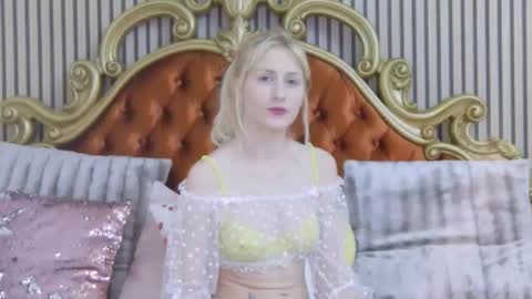 Snapshot of siennashapiro chatting on February 2026 04:27:02 PM SiennaShapiro online show from February 2026 04:27:02 PM