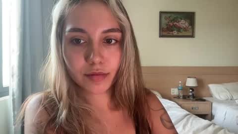 You fav Miss Si online show from April 2026 04:17:02 AM