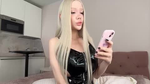 Snapshot of siliconepornstar chatting on October 2025 05:46:01 AM Diana online show from October 2025 05:46:01 AM