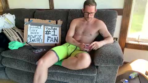 Snapshot of sillydillynewfie chatting on June 2026 08:21:01 PM Silly Dilly Newfie online show from June 2026 08:21:01 PM