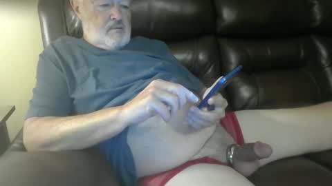 Snapshot of silverdaddy_1955 chatting on October 2025 10:04:01 AM Daddy Bear online show from October 2025 10:04:01 AM