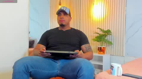 Snapshot of simeone_panda chatting on January 2025 12:04:02 PM simeone_panda online show from January 2025 12:04:02 PM