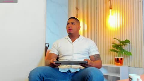 Snapshot of simeone_panda chatting on January 2025 11:45:02 AM simeone_panda online show from January 2025 11:45:02 AM