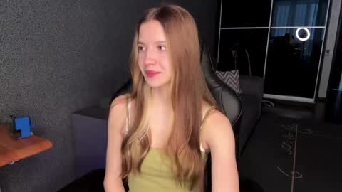 Snapshot of simikisss chatting on May 2026 09:37:02 AM simikiss online show from May 2026 09:37:02 AM