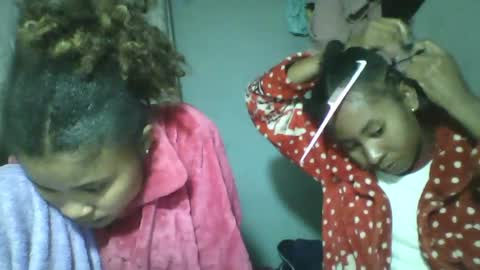 simirna98 online show from June 2026 07:18:02 PM