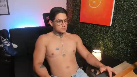 Snapshot of simon_cortes chatting on June 2026 11:53:01 AM Simon Cortes online show from June 2026 11:53:01 AM