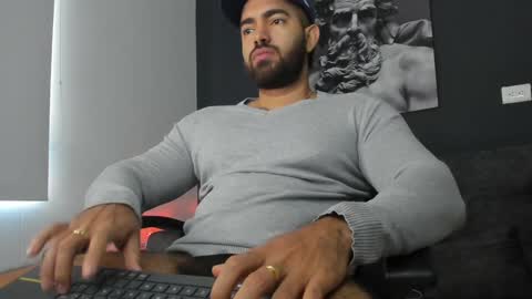 Snapshot of simon_leon01 chatting on January 2025 12:42:01 PM simon_leon01 online show from January 2025 12:42:01 PM