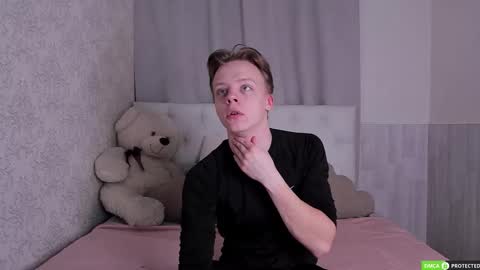 Snapshot of simonwarner chatting on March 2026 08:31:01 AM Simon online show from March 2026 08:31:01 AM