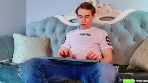 Snapshot of simonwarner chatting on June 2026 08:50:01 AM Simon online show from June 2026 08:50:01 AM