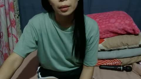 Snapshot of simply_me143 chatting on February 2026 01:15:01 AM mia online show from February 2026 01:15:01 AM