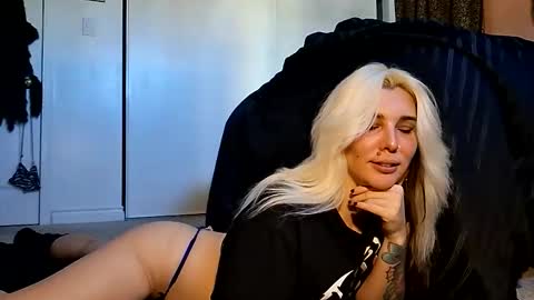 Snapshot of sindyrocker89 chatting on November 2025 09:18:01 PM Aussie Sindy Rocker online show from November 2025 09:18:01 PM