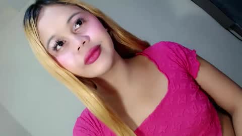 Snapshot of sinfulrose_ chatting on April 2026 10:34:02 PM sinfulrose_ online show from April 2026 10:34:02 PM
