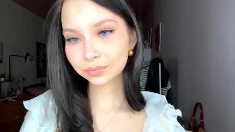 Emma online show from November 2025 12:31:02 PM