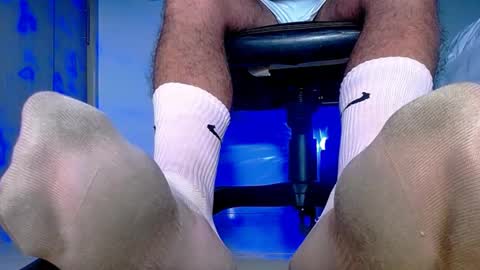 only foot                         worshipers here online show from September 2025 12:01:02 AM