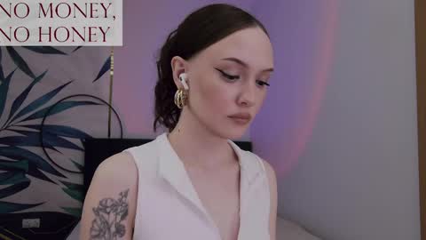 Snapshot of sirenaswhisper chatting on June 2026 01:04:01 PM Goddess Sirena online show from June 2026 01:04:01 PM