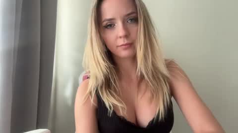 Sisi Bunny online show from July 2026 12:18:02 PM