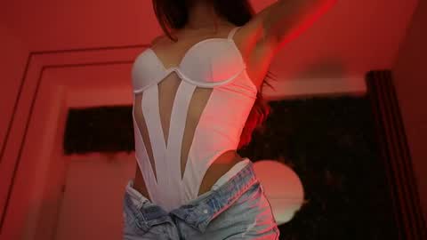 Snapshot of sisi_von_dee chatting on May 2026 07:42:02 PM Dee online show from May 2026 07:42:02 PM