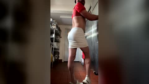 Snapshot of sissymiles chatting on May 2026 06:36:02 PM SissyMiles online show from May 2026 06:36:02 PM