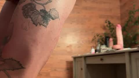 Snapshot of sissymiles chatting on June 2026 05:05:01 AM SissyMiles online show from June 2026 05:05:01 AM