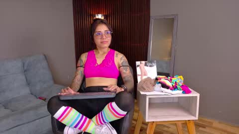 skarlet_petit online show from February 2025 09:19:01 PM