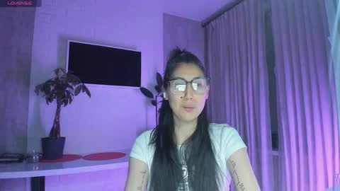 Snapshot of skarlettforeve chatting on April 2026 09:37:02 PM skarlett online show from April 2026 09:37:02 PM