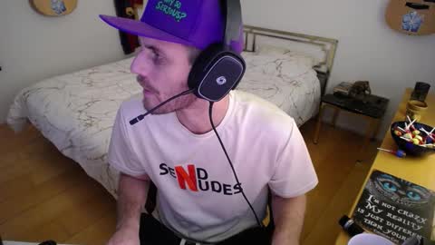 Snapshot of skatejocke chatting on November 2025 09:09:02 AM skatejocke online show from November 2025 09:09:02 AM