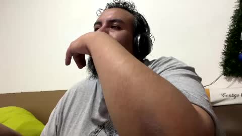 Snapshot of skinhell chatting on February 2025 04:26:02 AM Elias online show from February 2025 04:26:02 AM