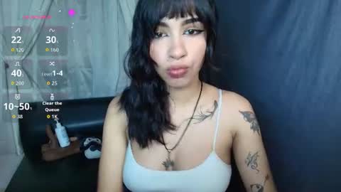 Snapshot of skinny_emily chatting on June 2026 05:27:01 PM Emily Rojas online show from June 2026 05:27:01 PM