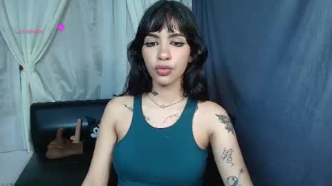 Snapshot of skinny_emily chatting on June 2026 11:09:01 PM Emily Rojas online show from June 2026 11:09:01 PM
