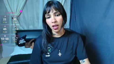 Snapshot of skinny_emily chatting on July 2026 01:32:02 AM Emily Rojas online show from July 2026 01:32:02 AM