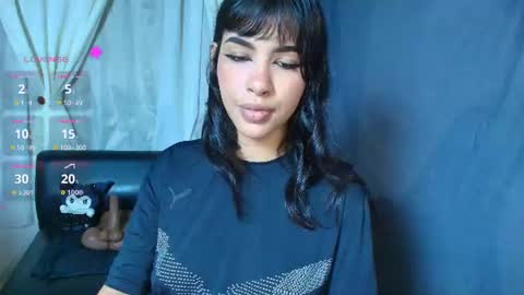 Snapshot of skinny_emily chatting on July 2026 09:29:01 PM Emily Rojas online show from July 2026 09:29:01 PM