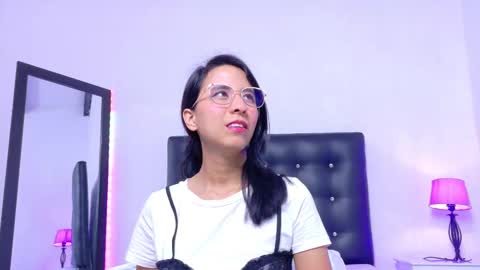 skinny_hottie18 online show from September 2025 01:22:01 PM