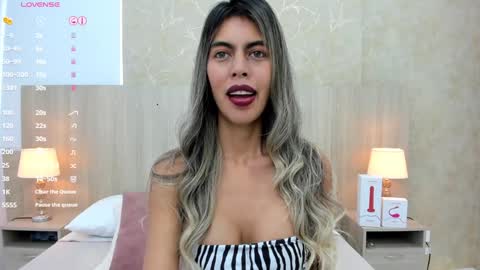 Snapshot of skinny_noa chatting on December 2024 11:32:02 AM Noa online show from December 2024 11:32:02 AM