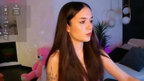 Snapshot of skinnyellie chatting on May 2026 07:30:02 PM Ellie online show from May 2026 07:30:02 PM