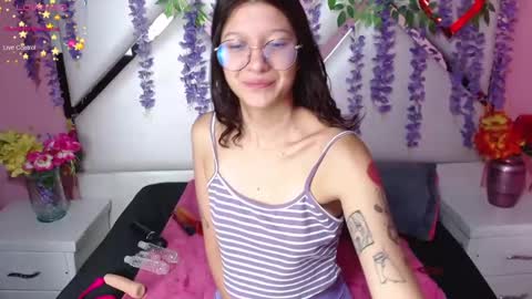 Snapshot of skinnyhorny_ chatting on January 2025 03:00:02 AM SKINNYHORNY online show from January 2025 03:00:02 AM