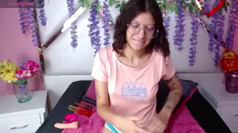 Snapshot of skinnyhorny_ chatting on January 2025 03:41:01 AM SKINNYHORNY online show from January 2025 03:41:01 AM