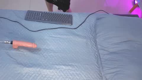 sky_johnson_ online show from November 2025 07:14:02 PM