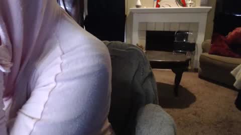 SKYLE   online show from April 2026 10:26:01 PM