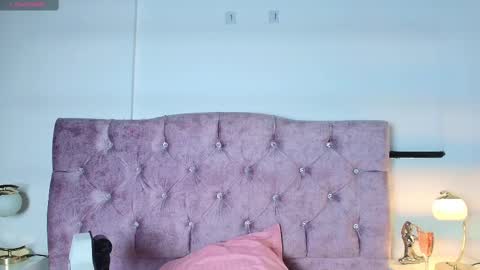 skye moore online show from October 2025 07:25:02 PM