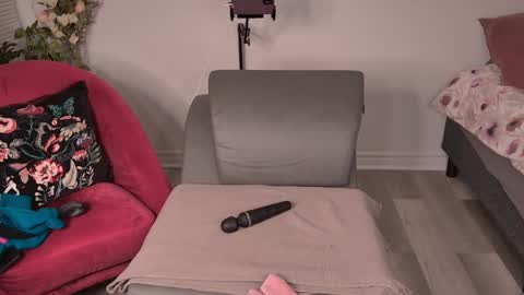 skylar bird online show from January 2025 04:09:02 AM