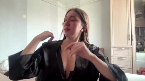 Snapshot of skylarbelle chatting on March 2026 06:19:02 AM Aurora online show from March 2026 06:19:02 AM