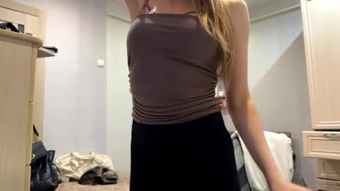 Snapshot of skylarbelle chatting on April 2026 01:41:01 PM Aurora online show from April 2026 01:41:01 PM