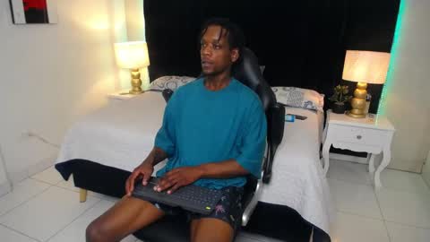 Snapshot of skylerbigxxx chatting on June 2026 04:39:01 AM SKYLERBIGXXX online show from June 2026 04:39:01 AM