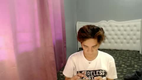 Snapshot of skyloquitexx chatting on April 2026 04:46:01 AM skyler online show from April 2026 04:46:01 AM